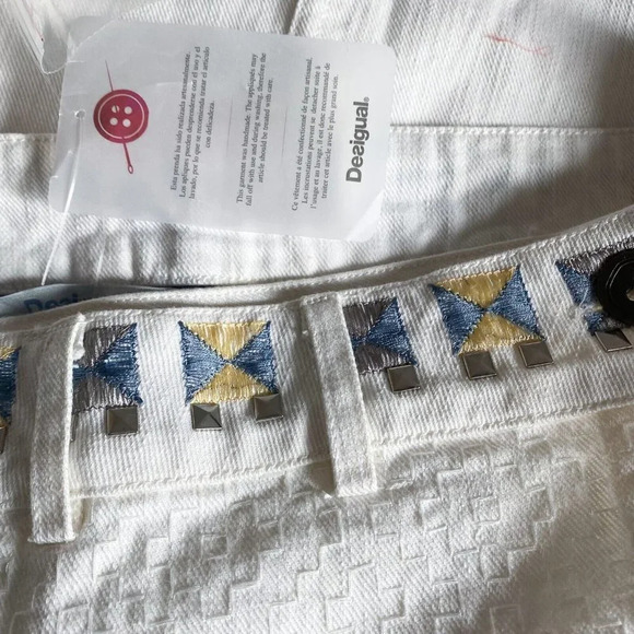 Desigual White Denim Lace Detail Embroidered Minis Skirt XXL - Picture 7 of 7